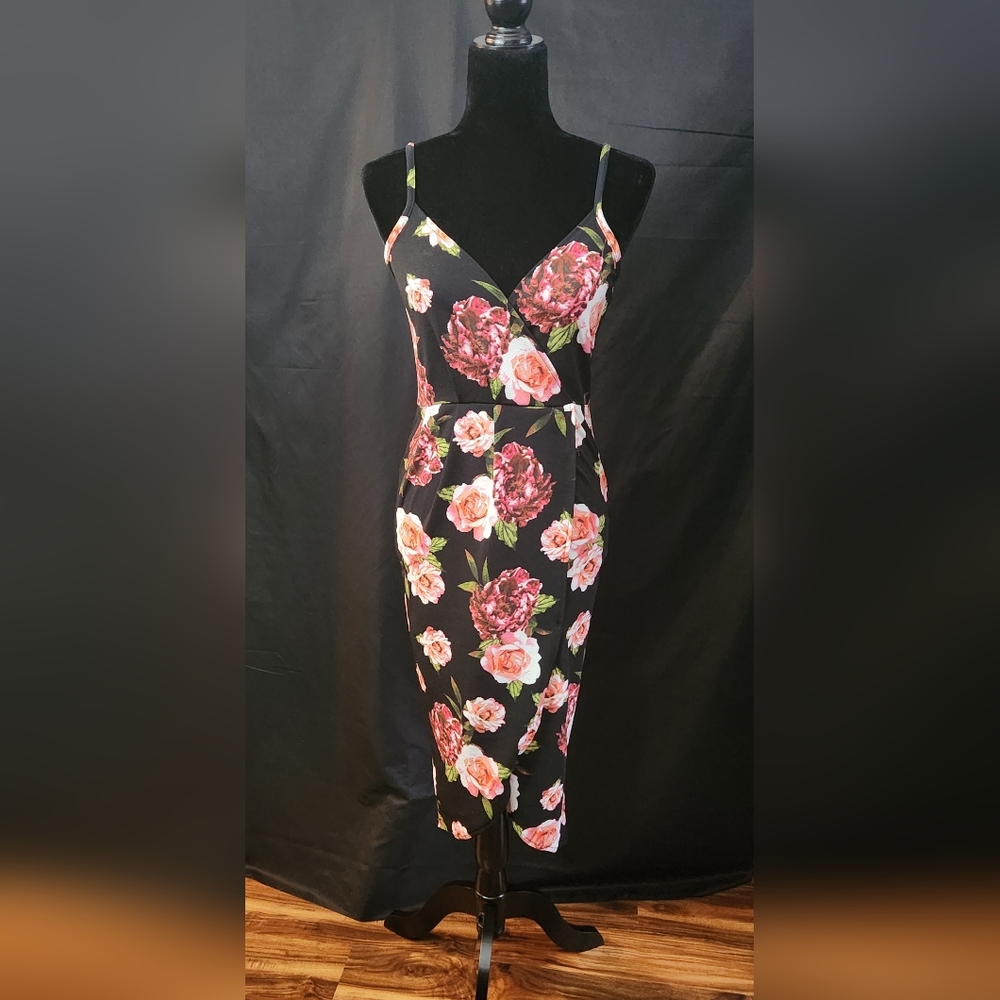 Full Circle Floral Surplice Midi Dress Size M - Picture 2 of 13